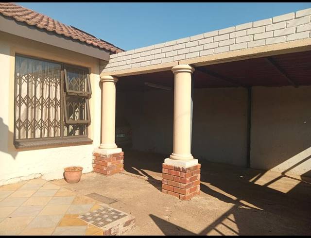 2 BEDROOM HOUSE FOR SALE IN KAGISO